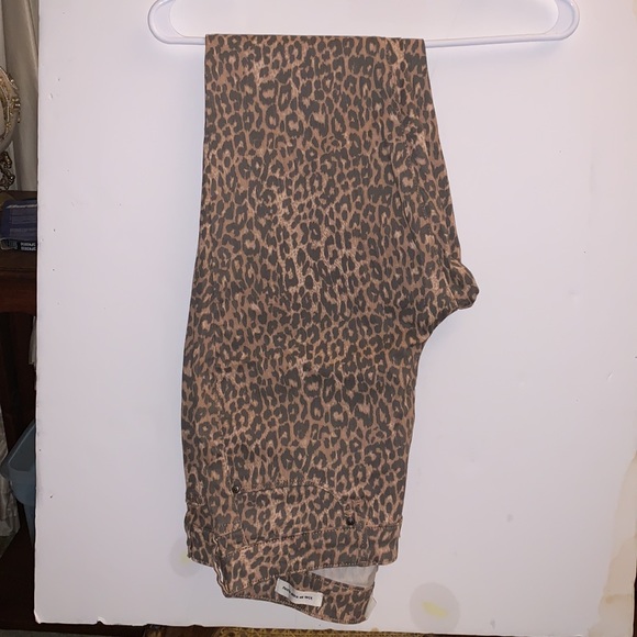 Jessica Simpson Kiss Me Super Skinny jeans size 30 Brown  leopard print - Picture 2 of 4